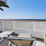 Luxury On The דירה *